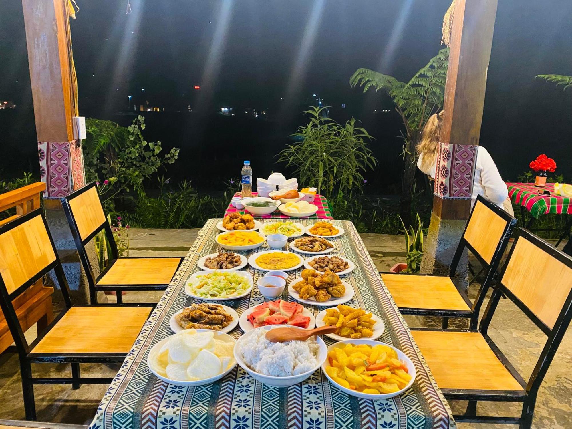 Du Gia Field View Homestay Làng Cac Exteriér fotografie