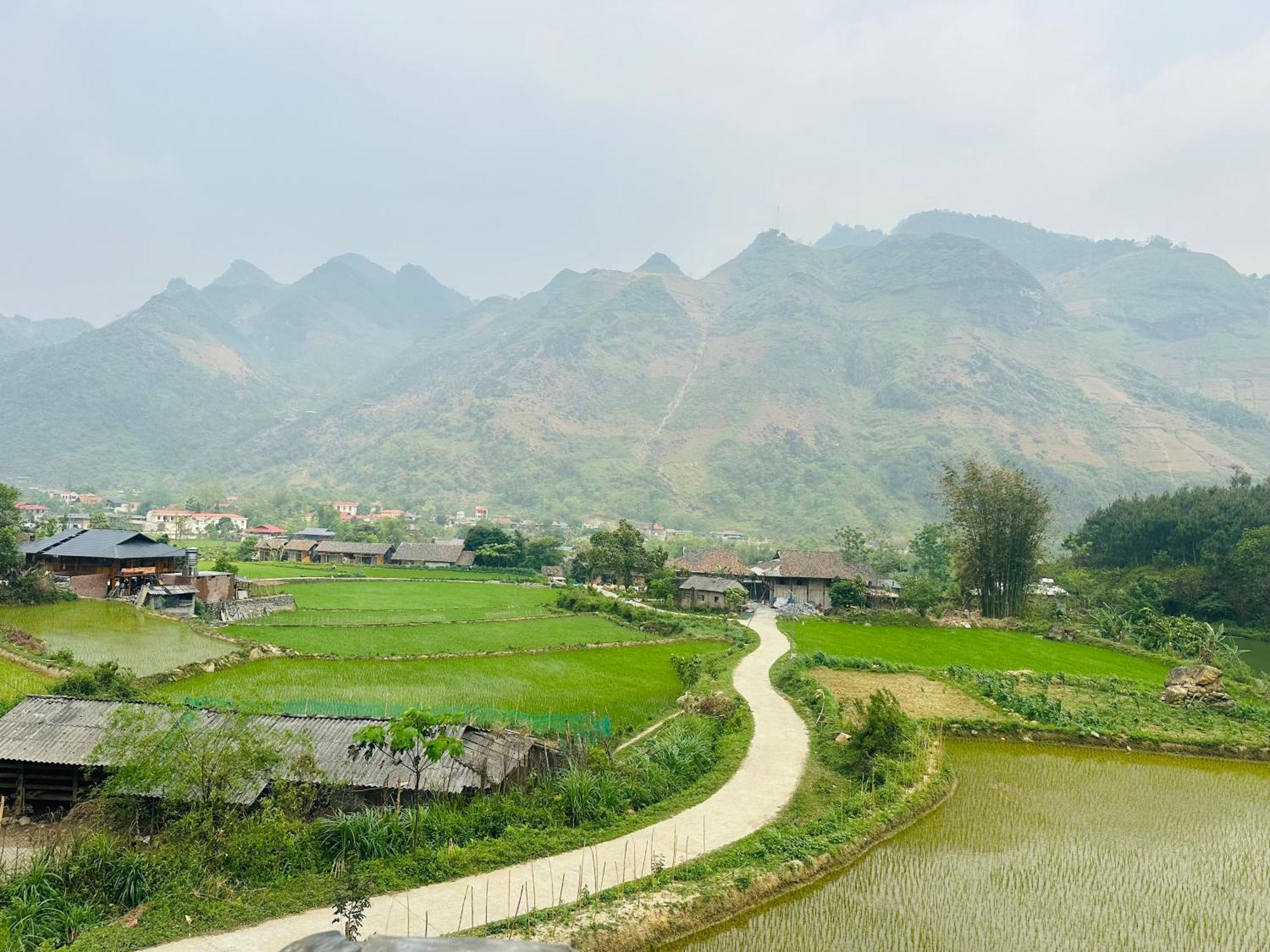 Du Gia Field View Homestay Làng Cac Exteriér fotografie