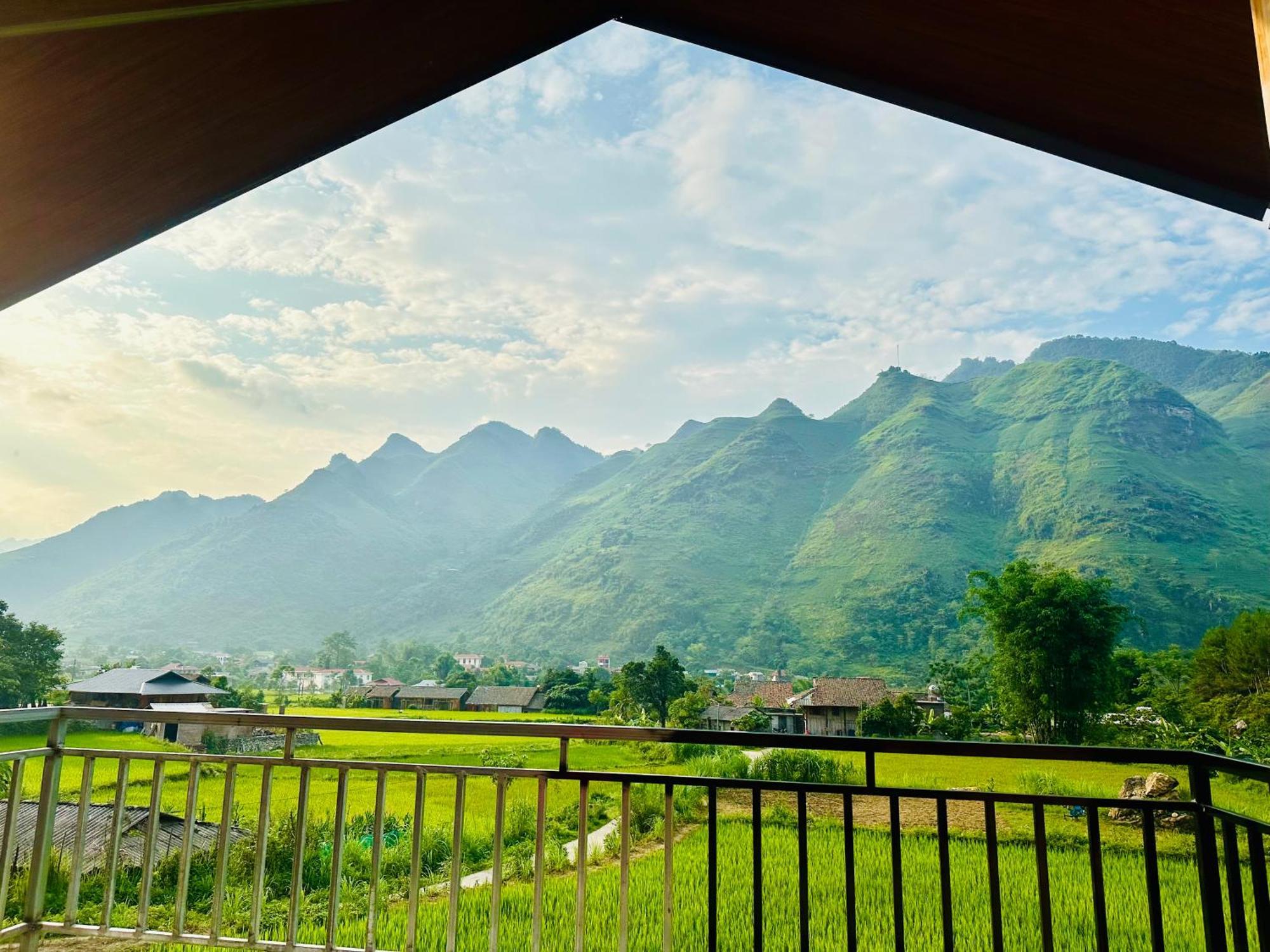 Du Gia Field View Homestay Làng Cac Exteriér fotografie