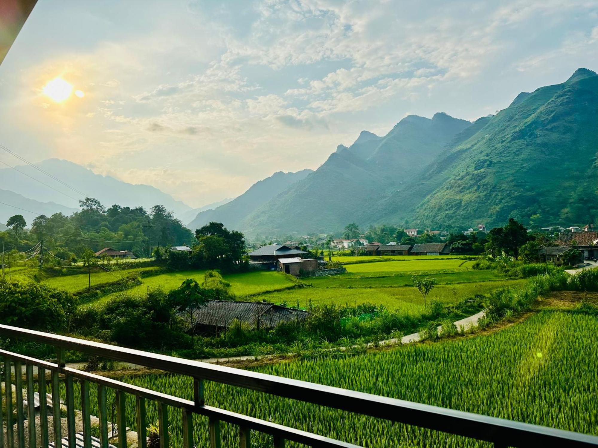 Du Gia Field View Homestay Làng Cac Exteriér fotografie